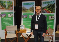 John van Klaren van Micosat. Nieuw is de Micosat MO, speciaal voor de aardbeienteelt en plantenopkweek.